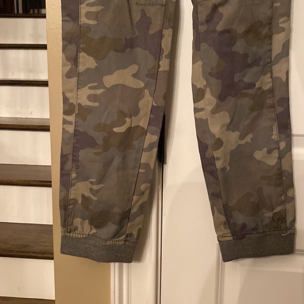 NWT Cart & Jack cotton camo jogger.  Size large 12/14. - Picture 4 of 11